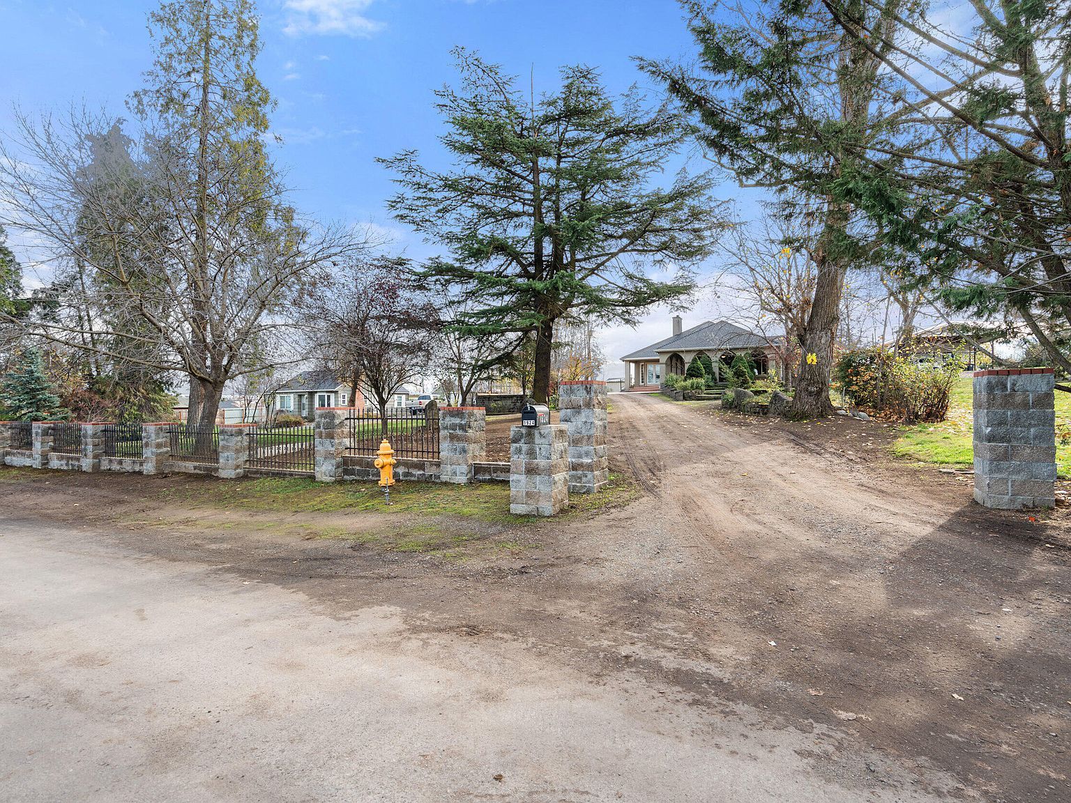 1924 Myers Ln Medford, OR 97501 - Thumbnail 4