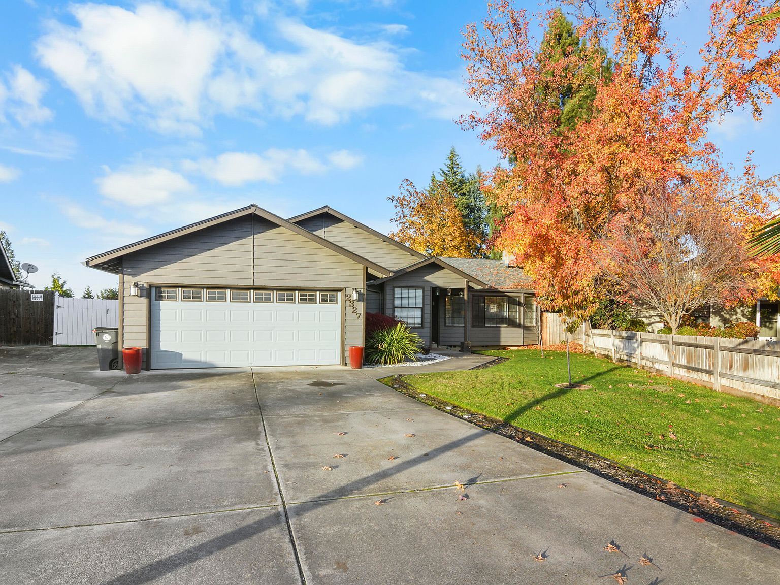 2327 Derry Ct Medford, OR 97504 - Thumbnail 4