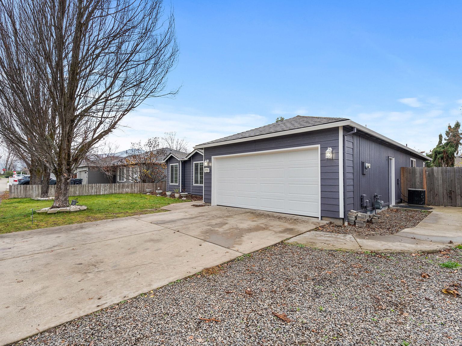 1642 Hollyhock Dr Medford, OR 97504 - Thumbnail 4