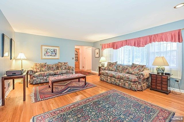 293 Spring Ln Haworth, NJ 07641 - Thumbnail 4