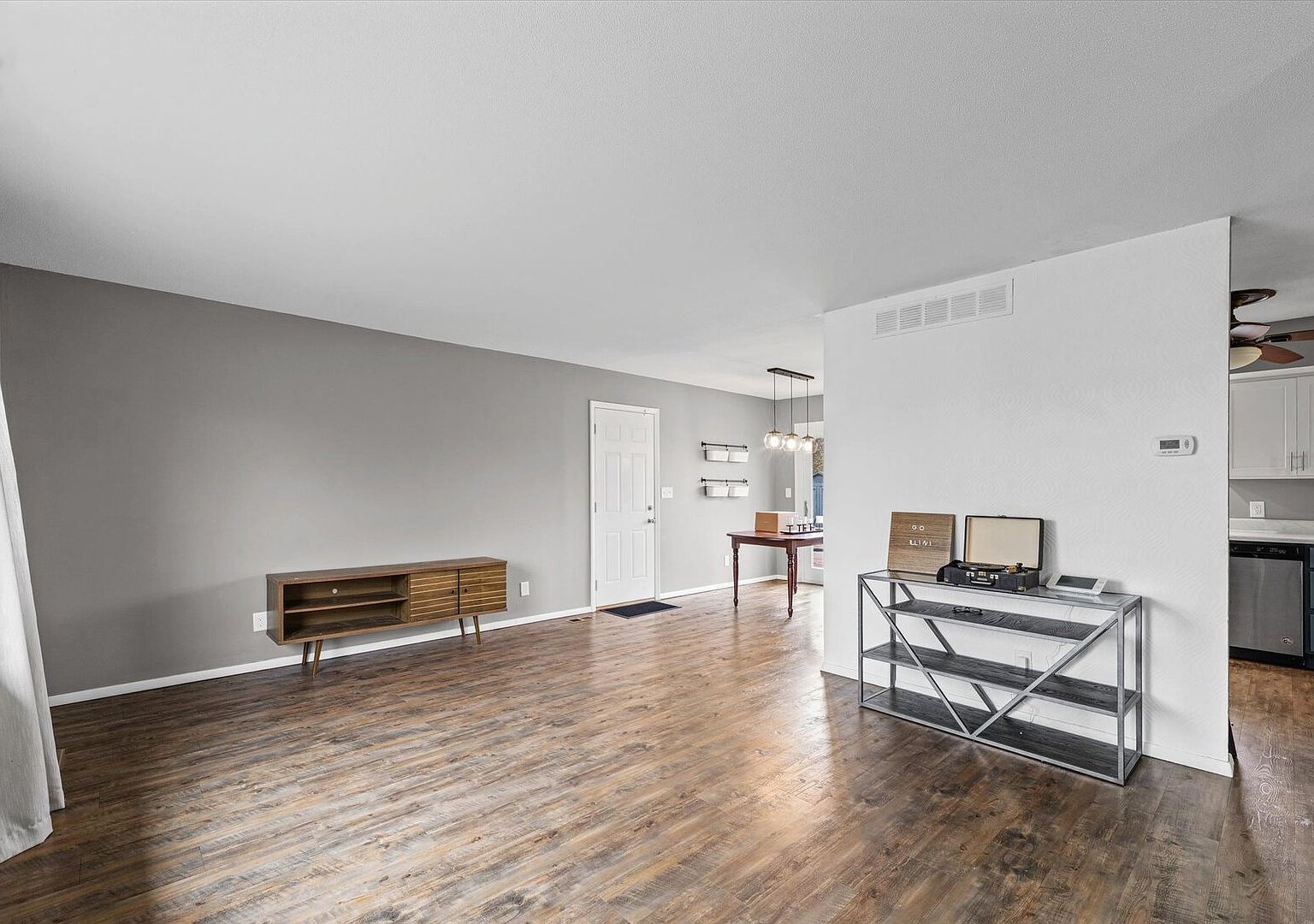 2409 Elizabeth St Urbana, IL 61802 - Thumbnail 4