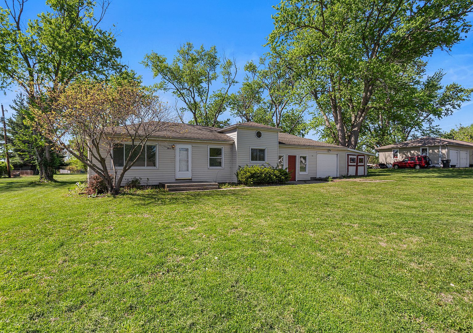 4931 E Glenwood Dr Decatur, IL 62521 - Thumbnail 4