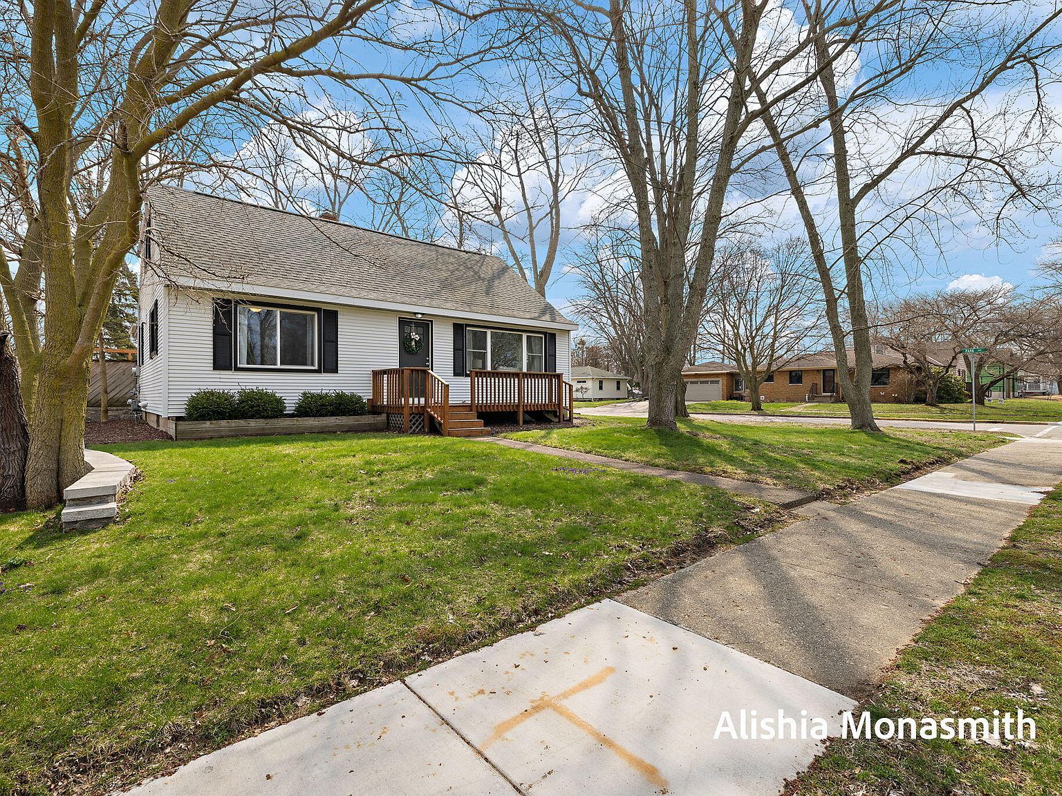 718 S Ferry St Grand Haven, MI 49417 - Thumbnail 4