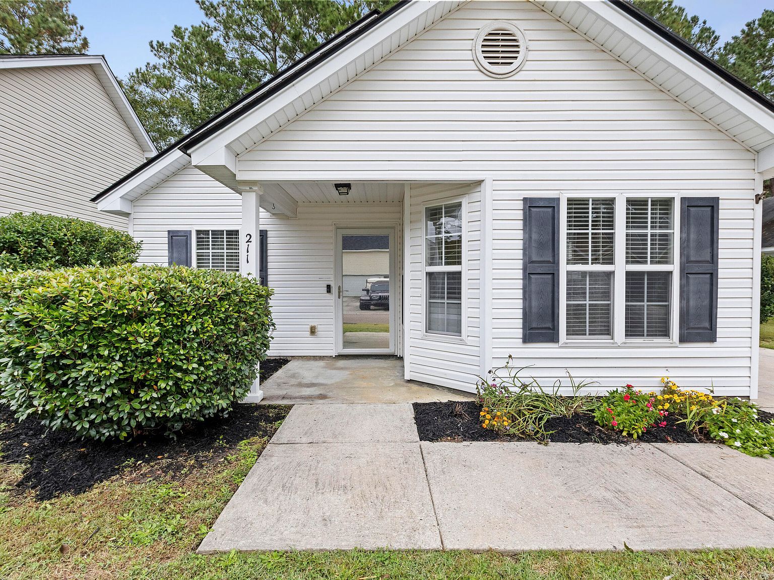 211 Bainsbury Ln Summerville, SC 29483 - Thumbnail 4