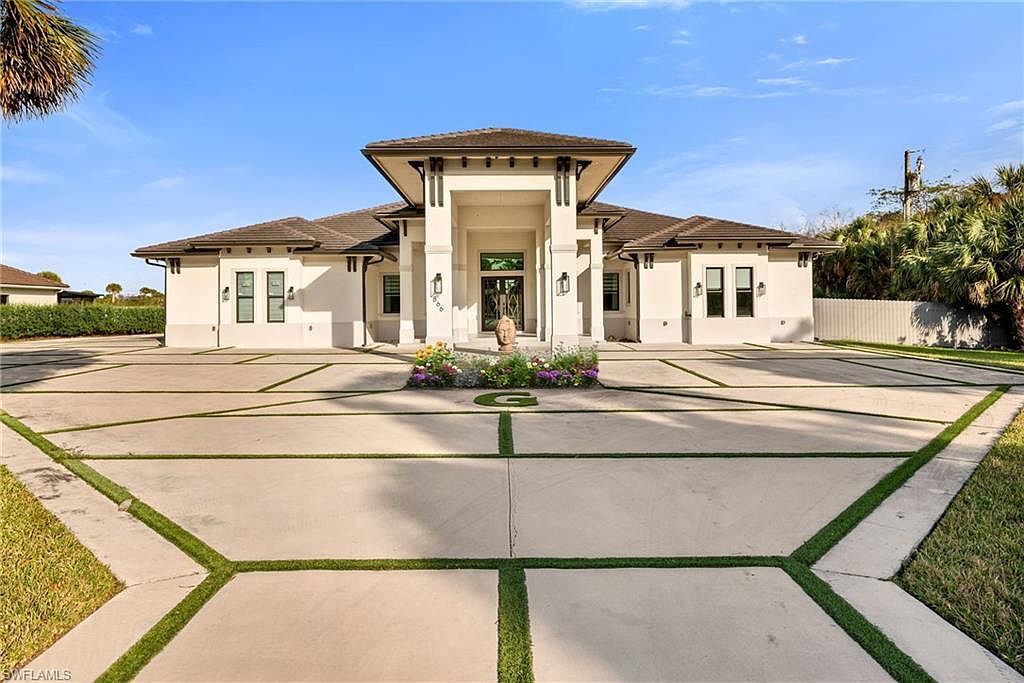 866 12th St NE Naples, FL 34120 - Thumbnail 4