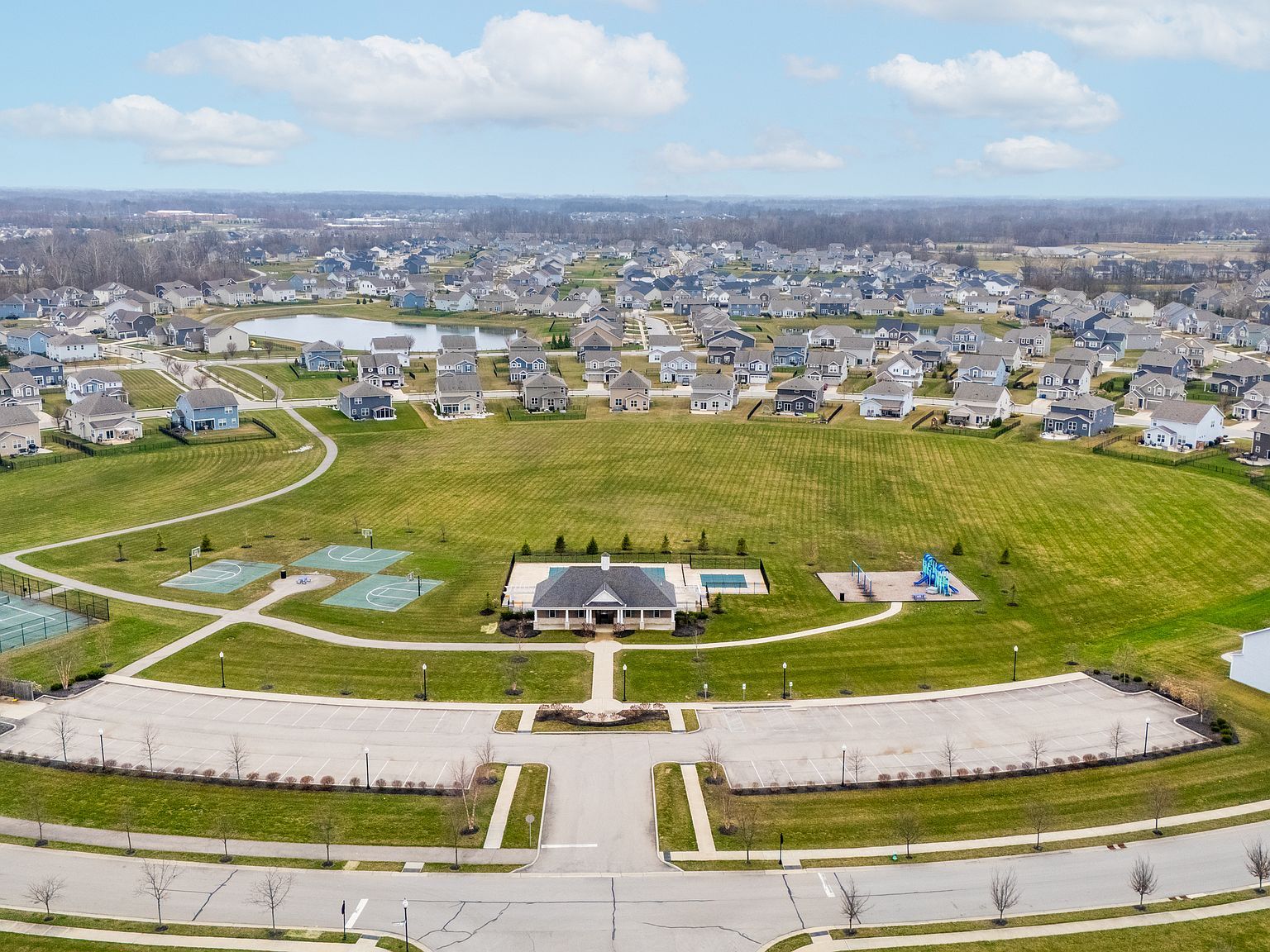 15469 Eastpark Cir W Fishers, IN 46037 - Thumbnail 4