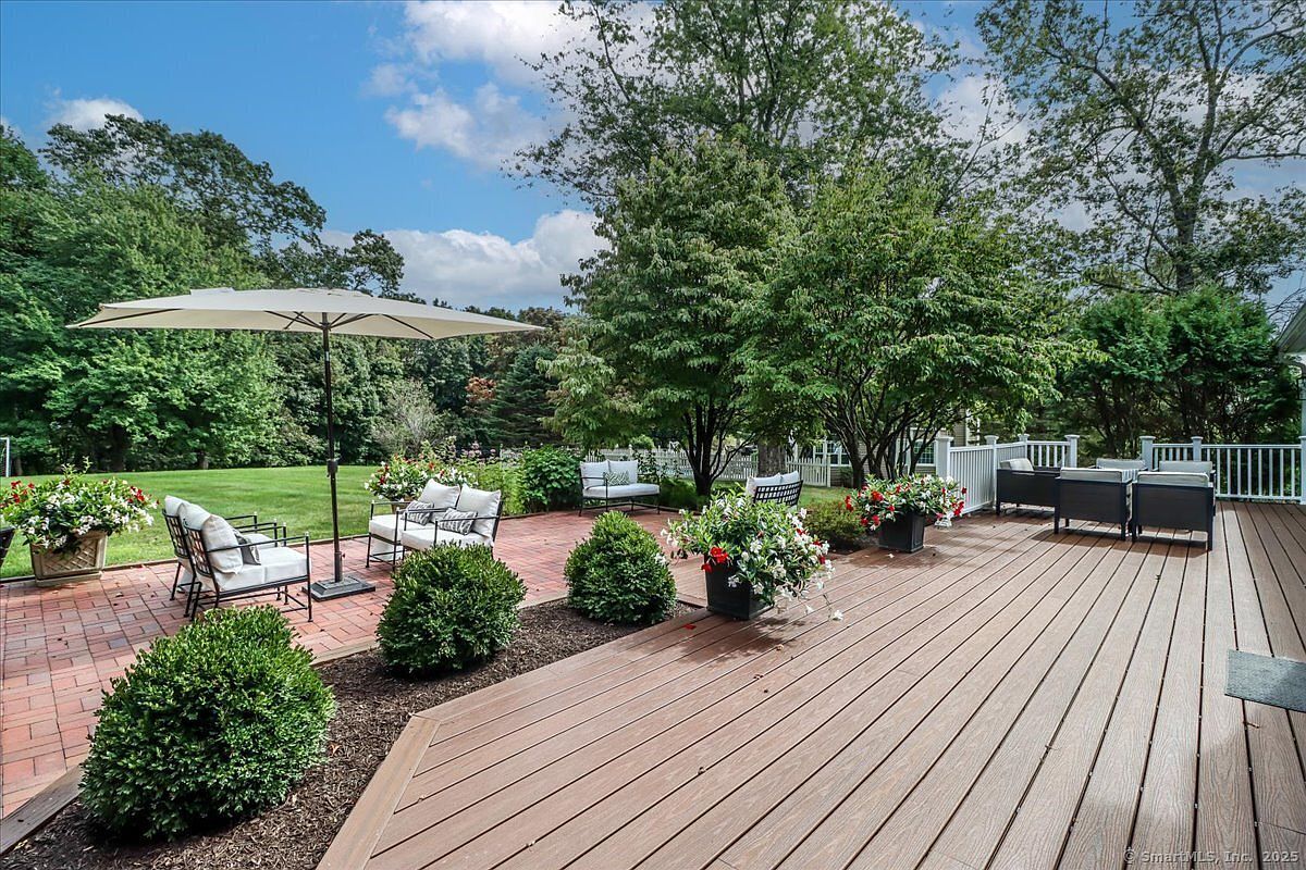 13 Old Castle Dr Newtown, CT 06470 - Thumbnail 4