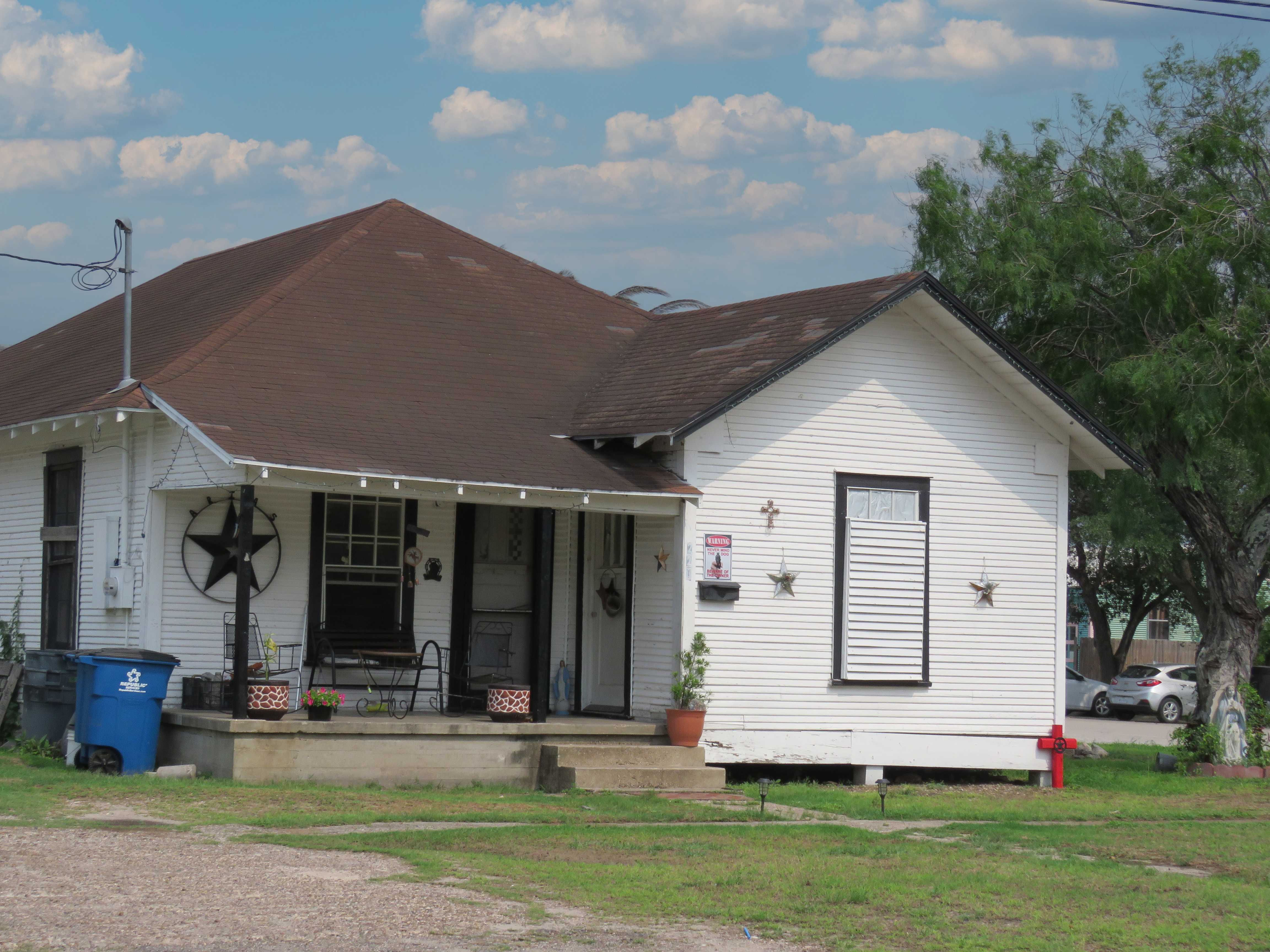 213 South McCall Avenue, Sinton, TX, USA, 78387 - Thumbnail 4