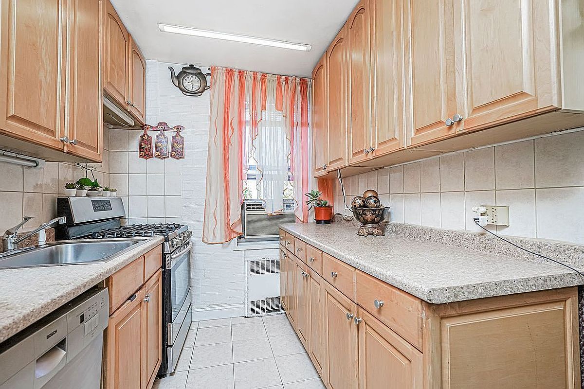 2675 E 7th St APT 4B Brooklyn, NY 11235 - Thumbnail 4