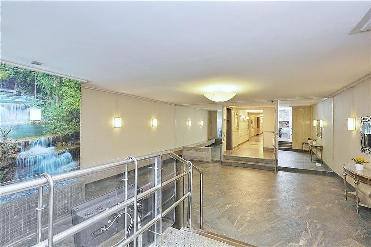 3101 Ocean Pkwy APT 3O Brooklyn, NY 11235 - Thumbnail 4