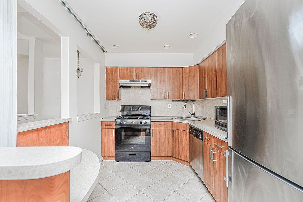 3107 Emmons Ave #C2 Brooklyn, NY 11235 - Thumbnail 4