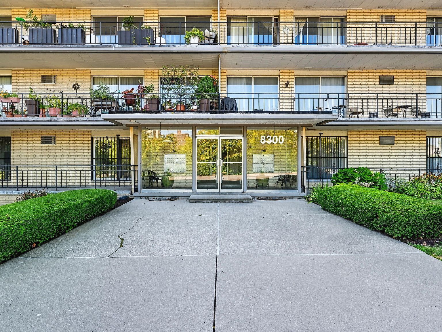 8300 E Jefferson Ave #406 Detroit, MI 48214 - Thumbnail 4