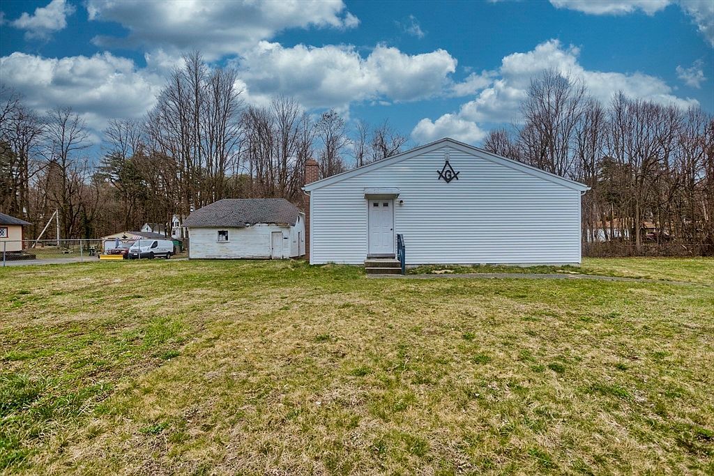 80 Pleasant St Ware, MA 01082 - Thumbnail 4