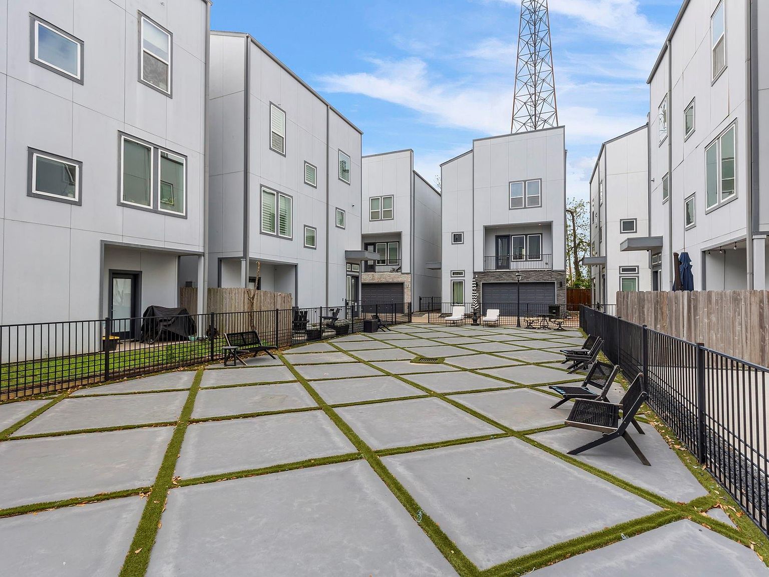 8409 Hempstead Rd UNIT H Houston, TX 77008 - Thumbnail 4