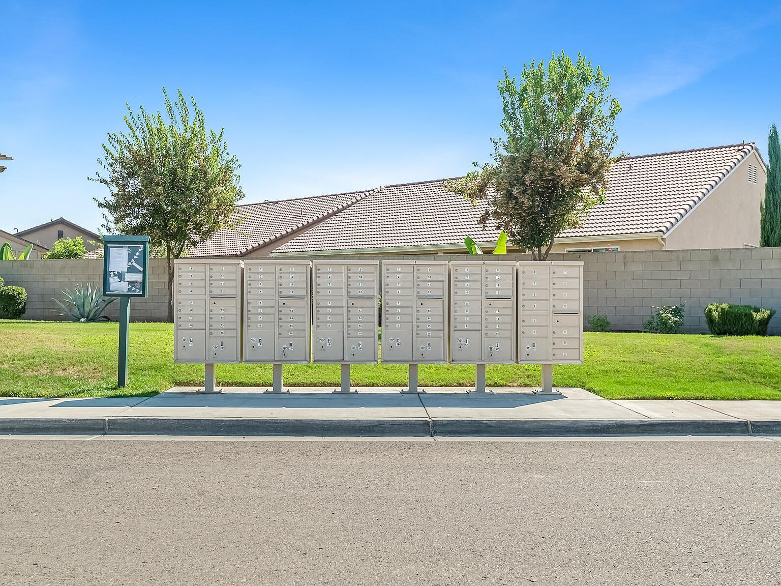 3238 N Rova Ct Visalia, CA 93291 - Thumbnail 4