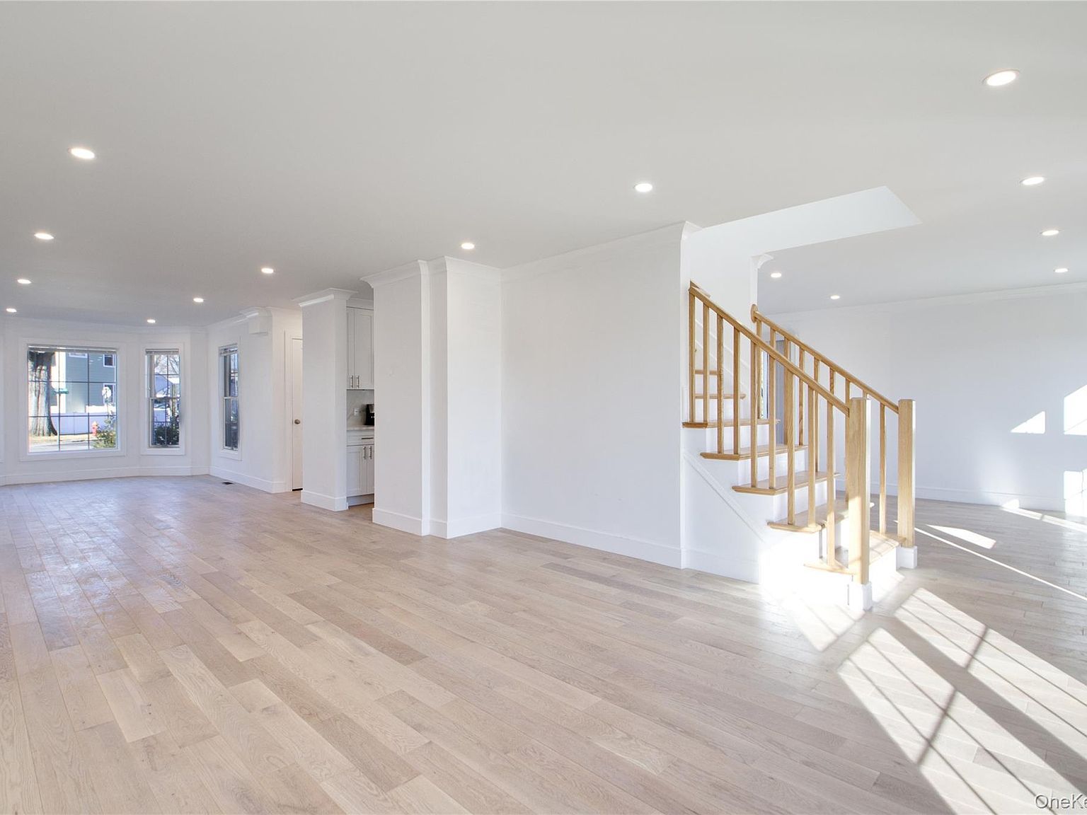 1 Manhasset Ave Port Washington, NY 11050 - Thumbnail 4