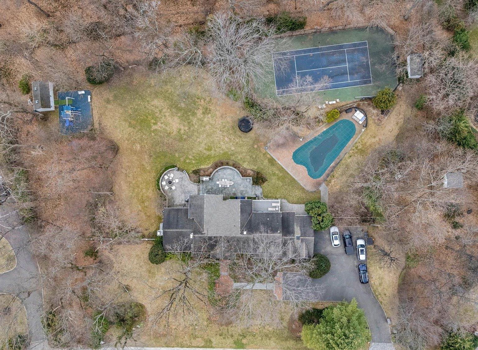 32 Old House Ln Port Washington, NY 11050 - Thumbnail 4