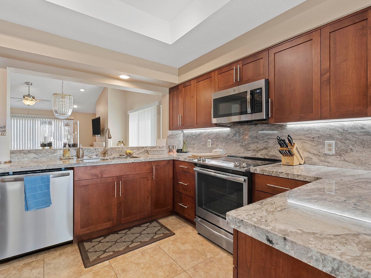 752 Vista Lago Dr Palm Desert, CA 92211 - Thumbnail 4