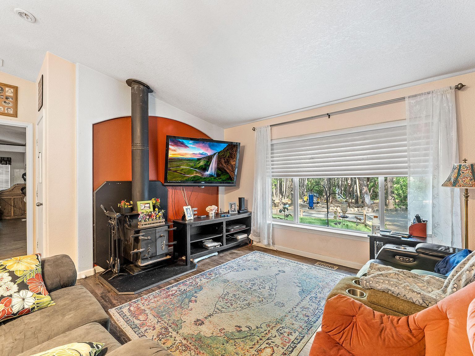 320 Fields Rd Williams, OR 97544 - Thumbnail 4