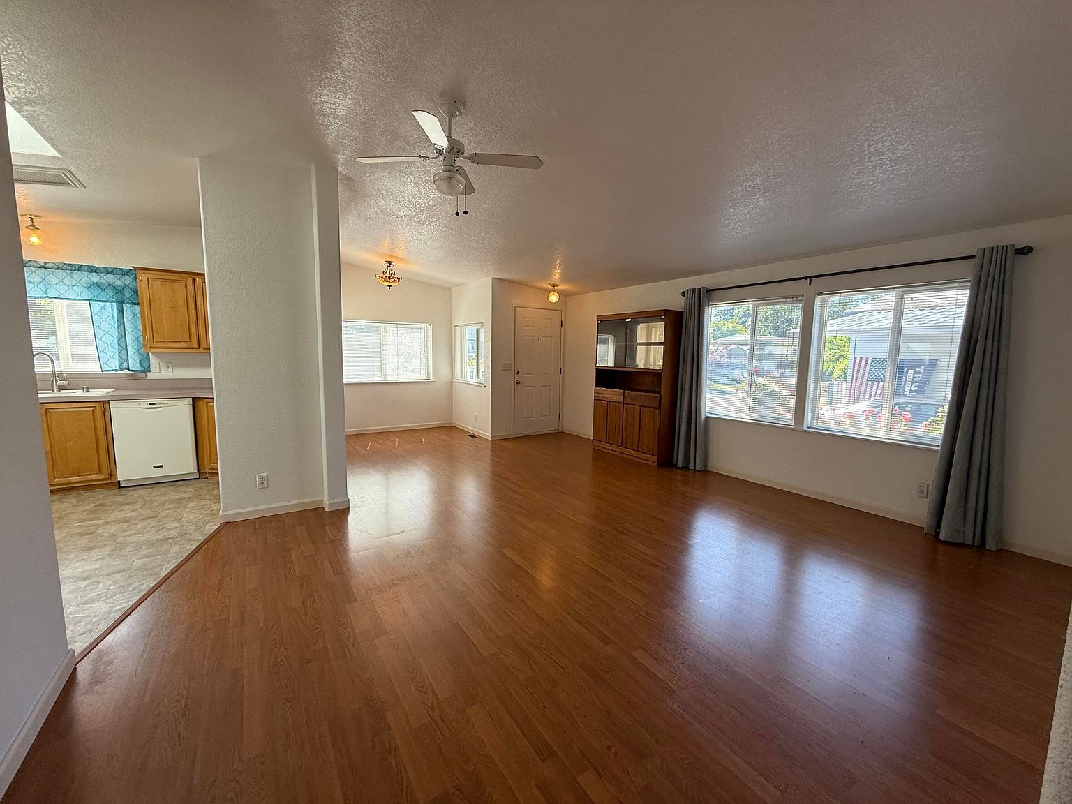 1504 Agape Way Grants Pass, OR 97527 - Thumbnail 4