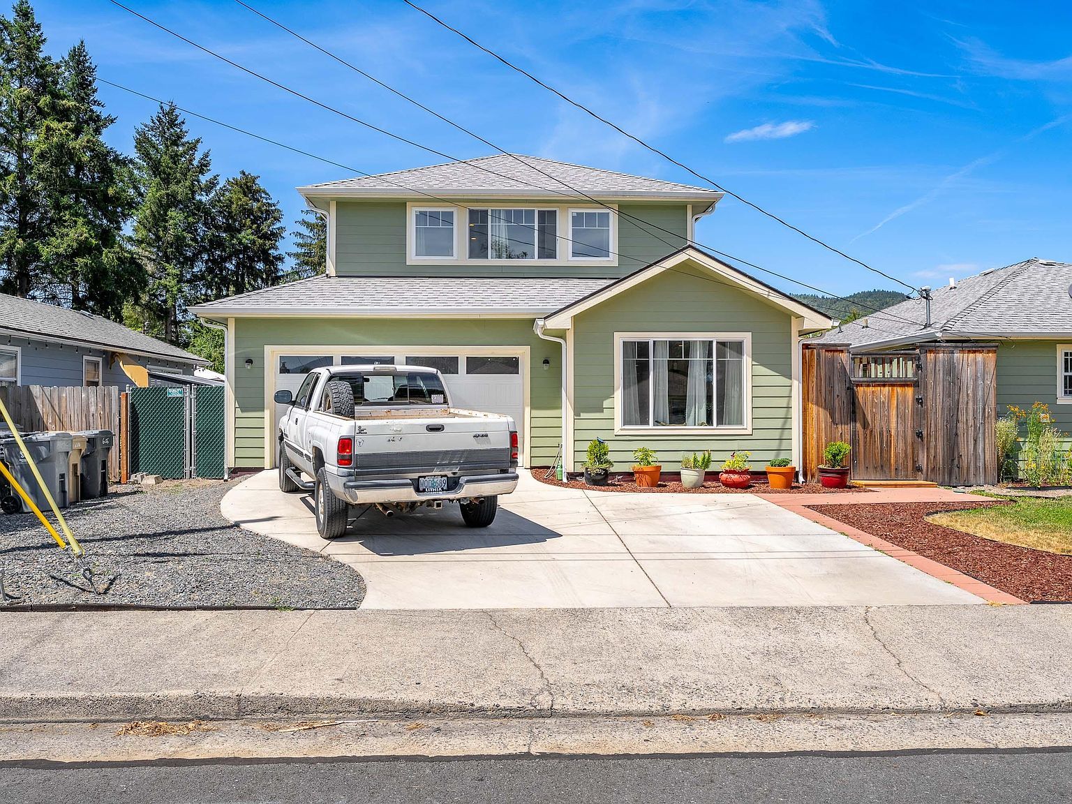 606 NE Dean Dr Grants Pass, OR 97526 - Thumbnail 4