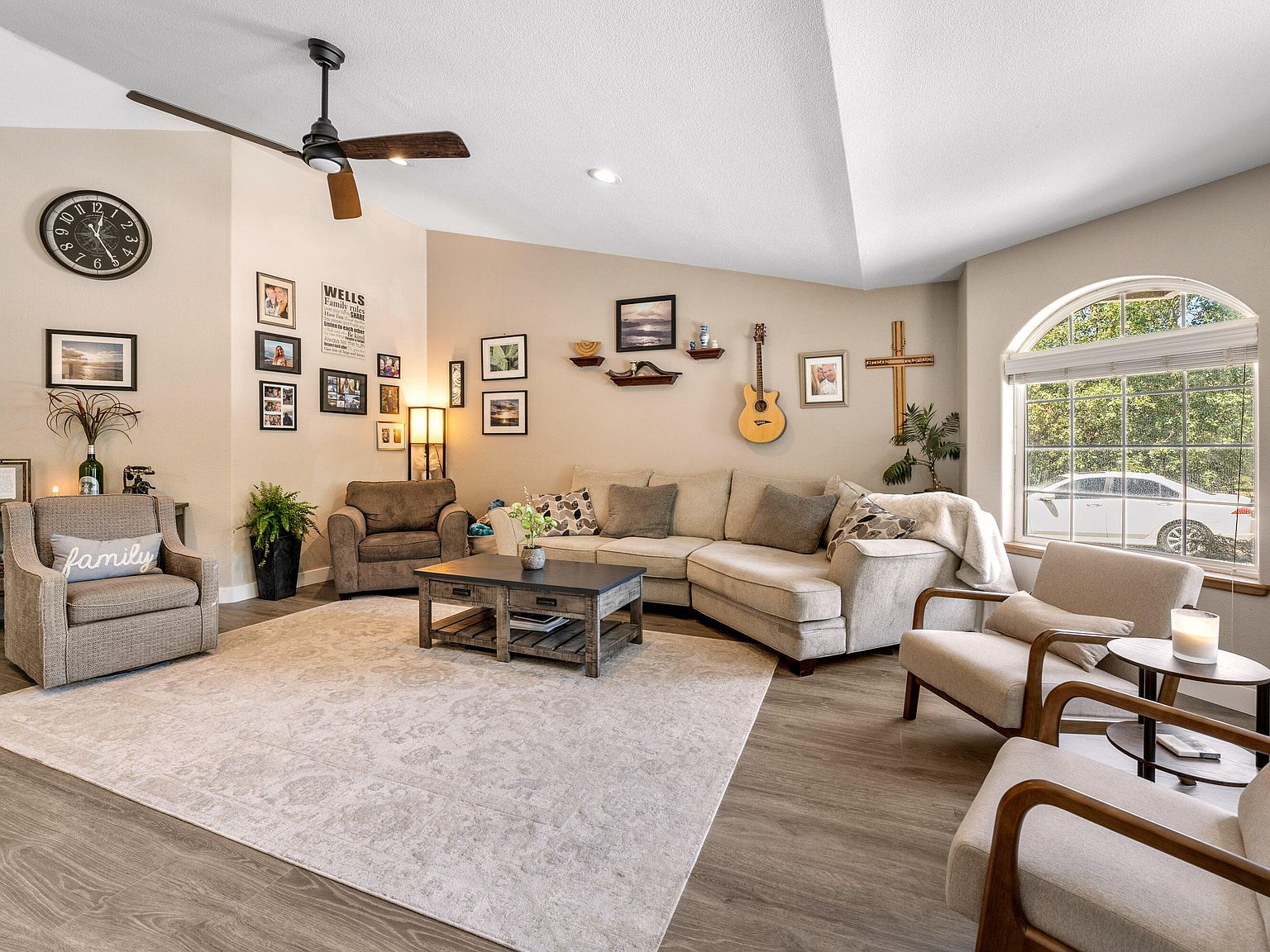 5851 Hugo Rd Grants Pass, OR 97526 - Thumbnail 4