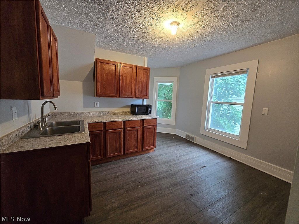 1412 Woodland Ave NW Canton, OH 44703 - Thumbnail 4