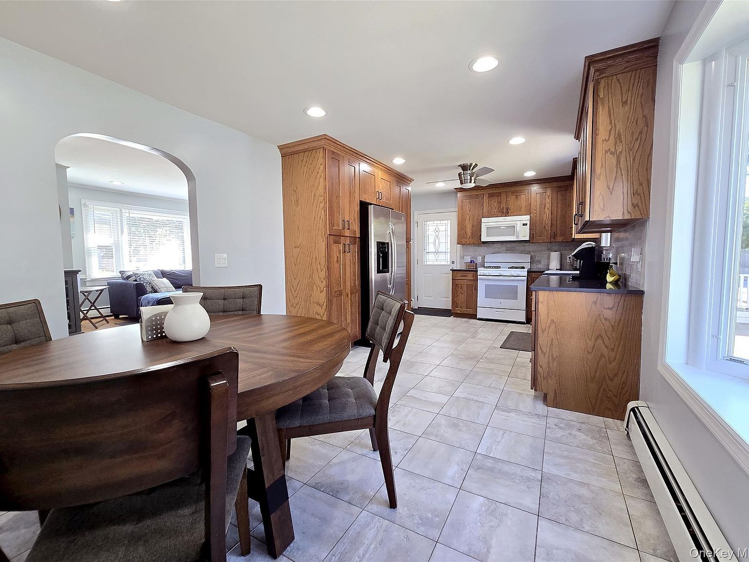 945 Benedict St Bohemia, NY 11716 - Thumbnail 4