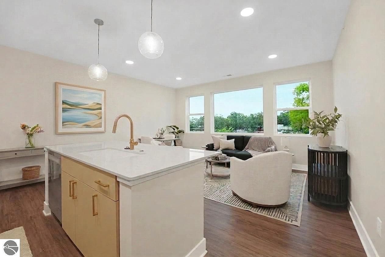1109 S Carver St #2 Traverse City, MI 49686 - Thumbnail 4