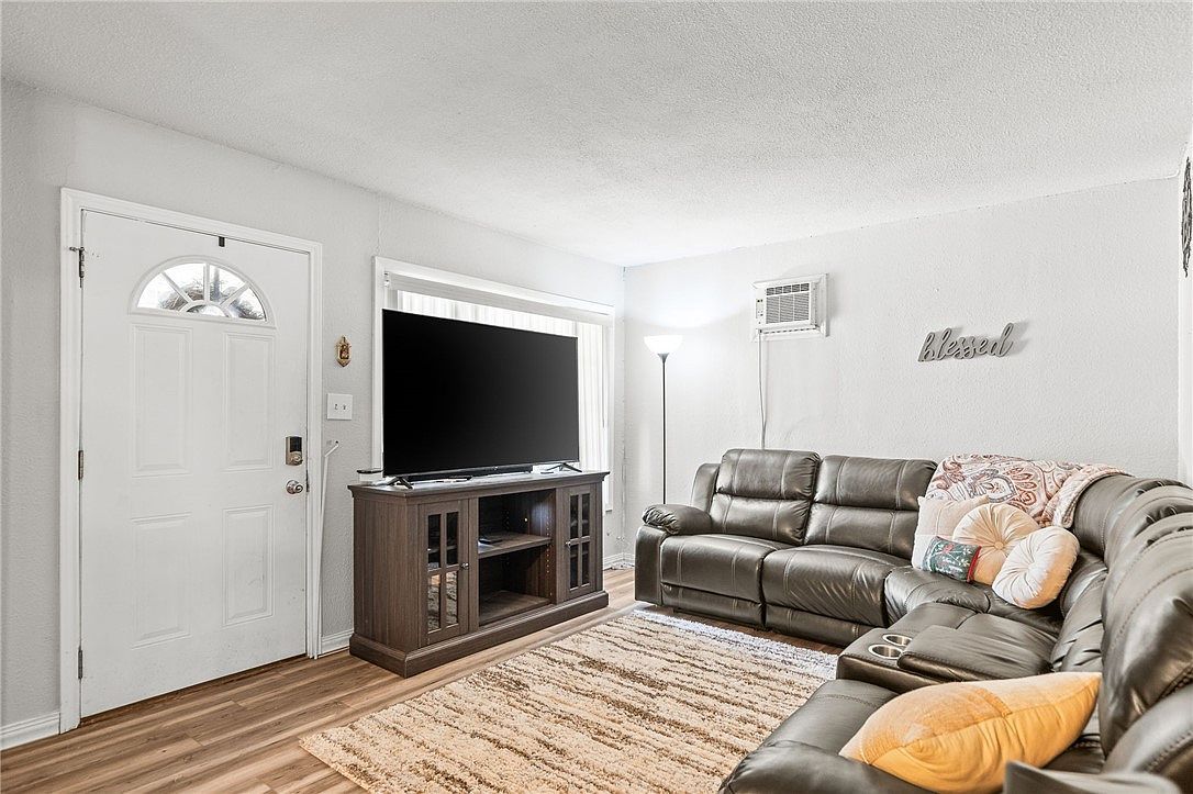 1011 Kleberg St Alice, TX 78332 - Thumbnail 4