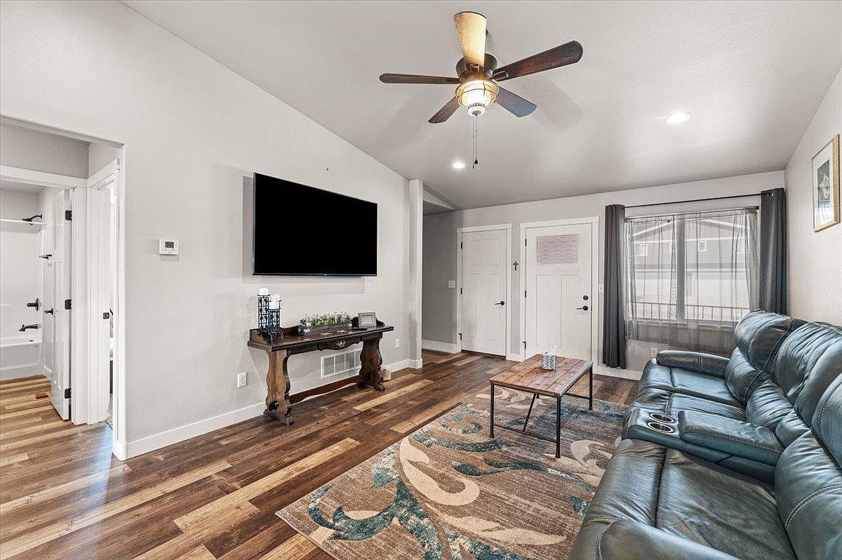 646 Copperfield Dr Rapid City, SD 57703 - Thumbnail 4