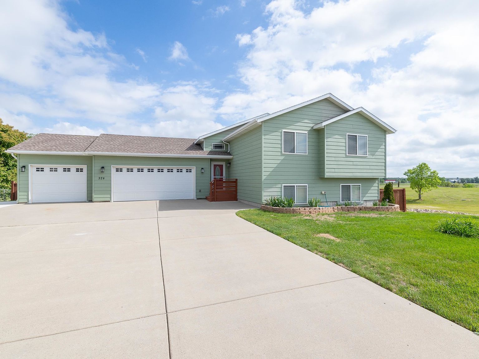 328 Ruhe Ln Box Elder, SD 57719 - Thumbnail 4