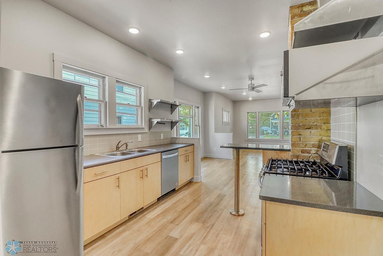 1036 12th St N Fargo, ND 58102 - Thumbnail 4