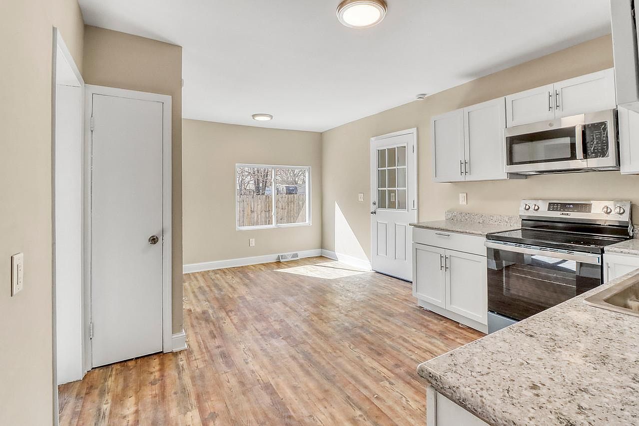 307 10th St N Moorhead, MN 56560 - Thumbnail 4