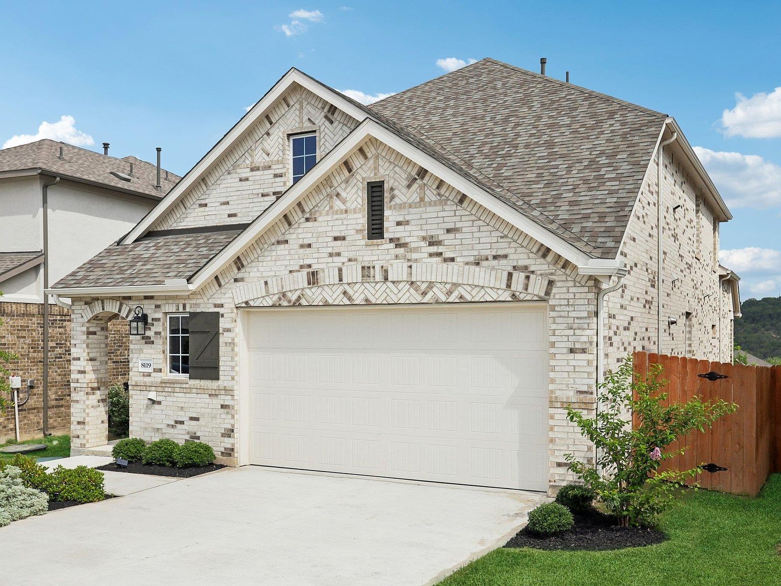 8119 Purple Aster Pass Lago Vista, TX 78645 - Thumbnail 4