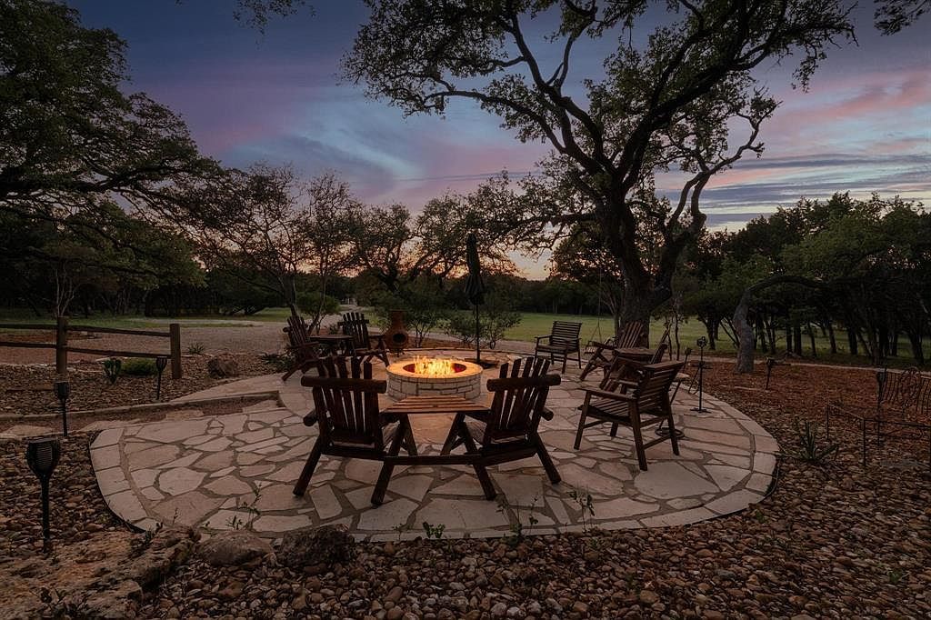 401 Post Oak Rd Wimberley, TX 78676 - Thumbnail 4