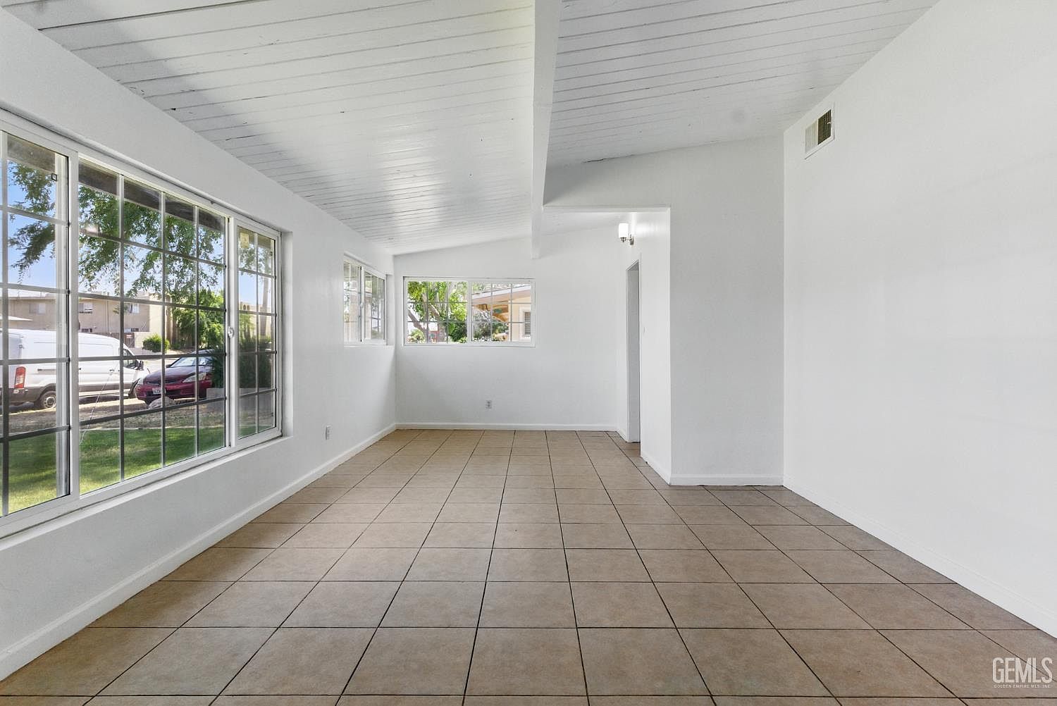 2804 Haley St Bakersfield, CA 93305 - Thumbnail 4