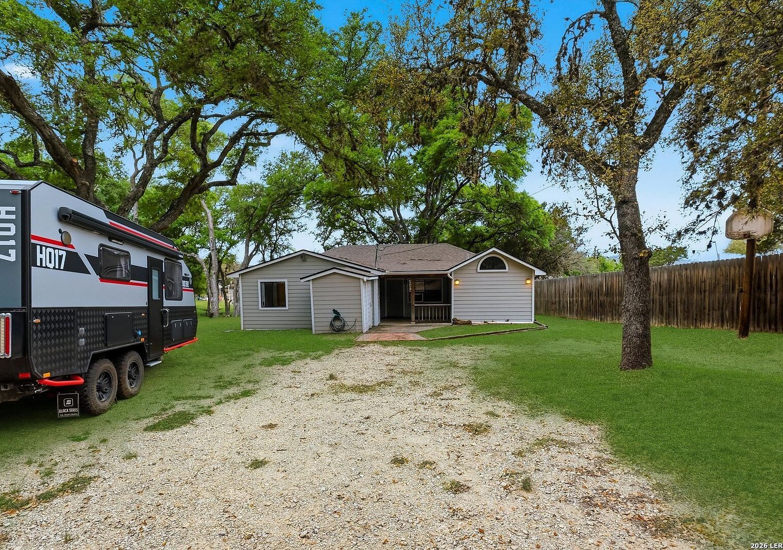 772 Pebble Beach Dr NW Lakehills, TX 78063 - Thumbnail 4