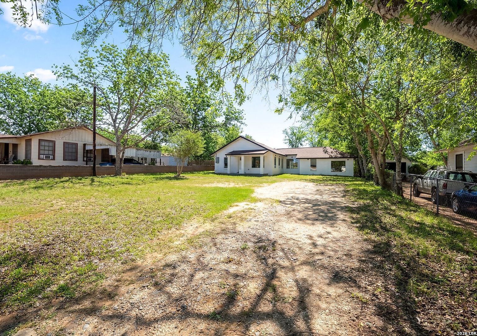1312 C St Floresville, TX 78114 - Thumbnail 4