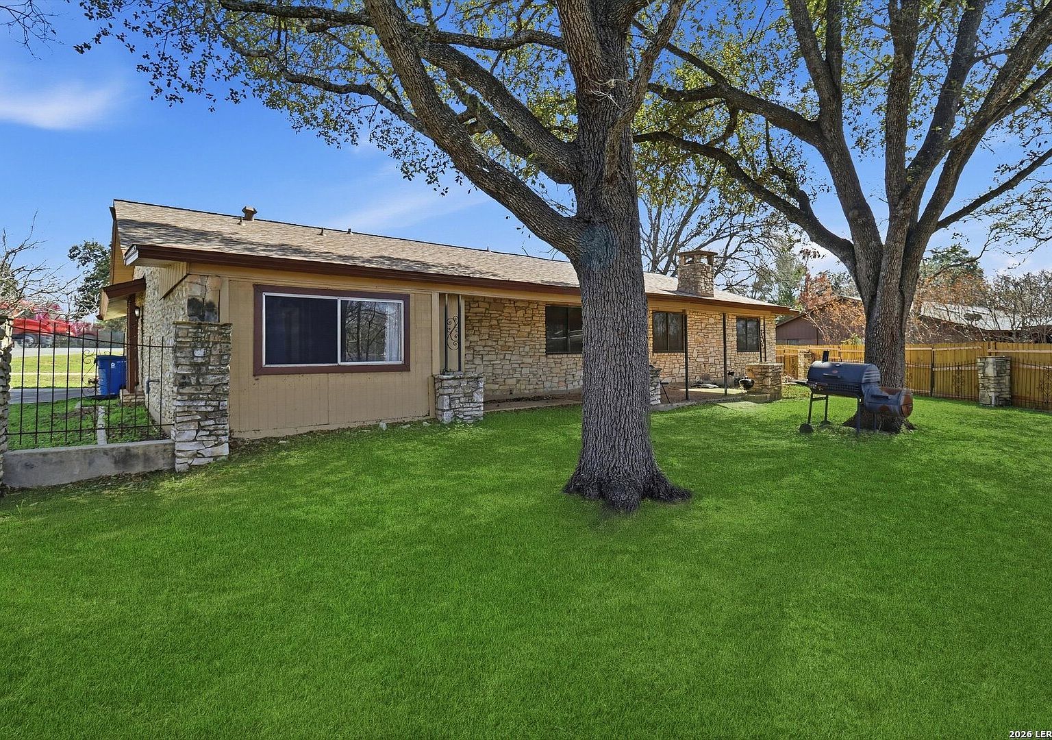 1407 Hospital Blvd Floresville, TX 78114 - Thumbnail 4