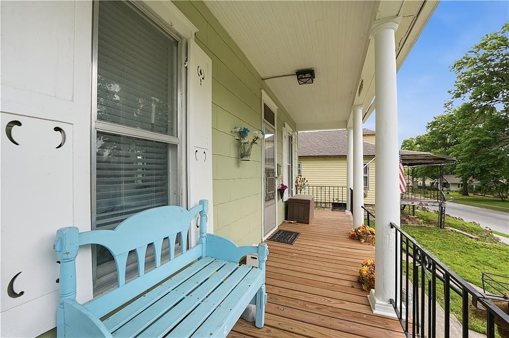 1328 Spruce St Leavenworth, KS 66048 - Thumbnail 4