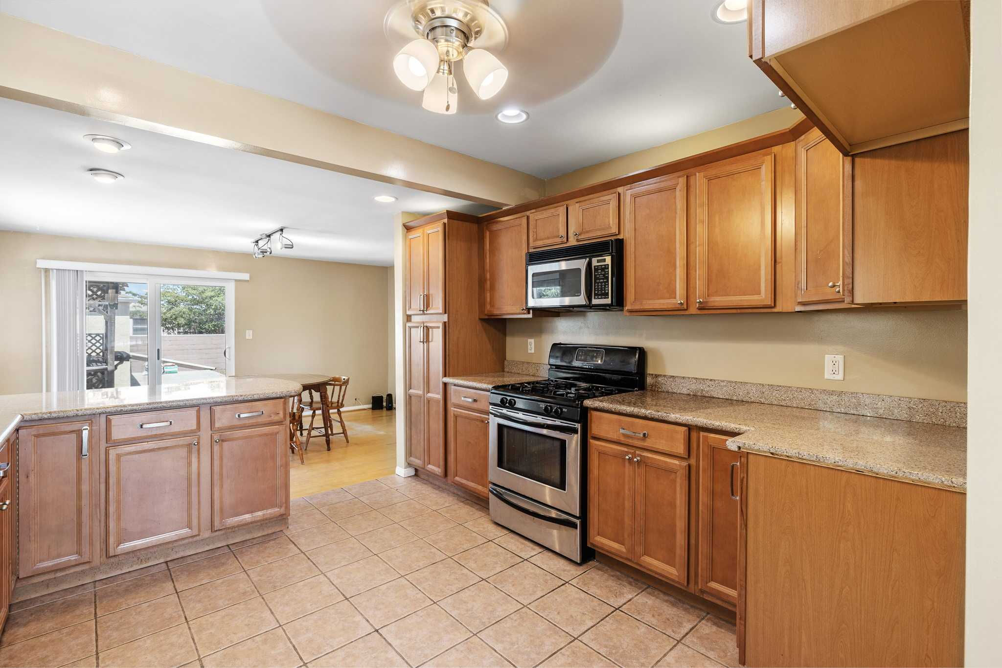 4905 West 141st Street, Hawthorne, CA, USA, 90250 - Thumbnail 4