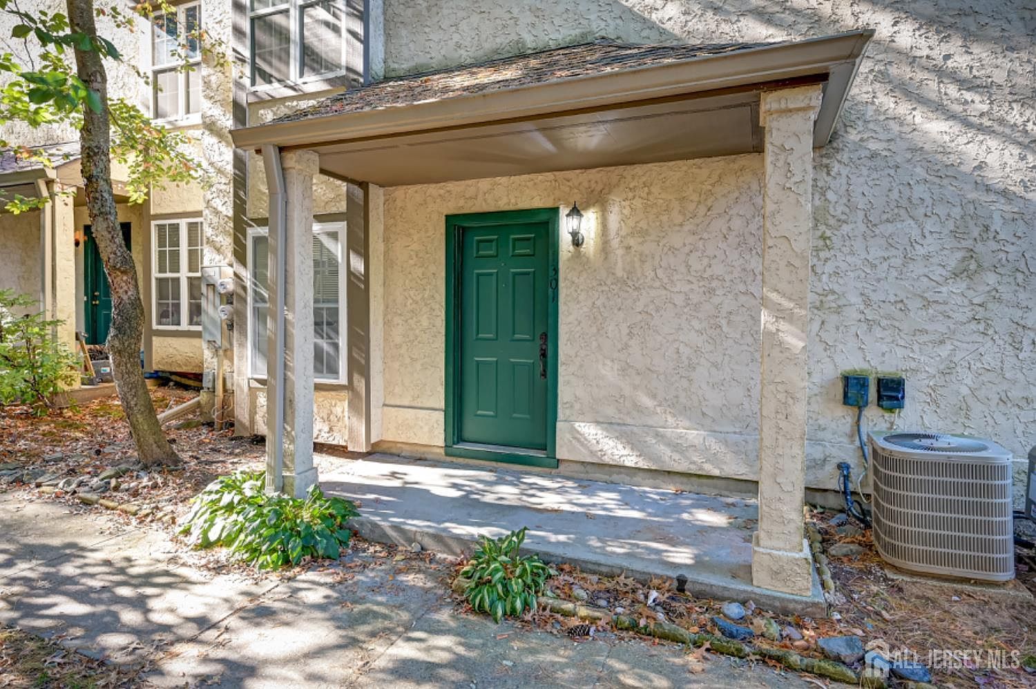 1301 Commons Dr East Brunswick, NJ 08816 - Thumbnail 4