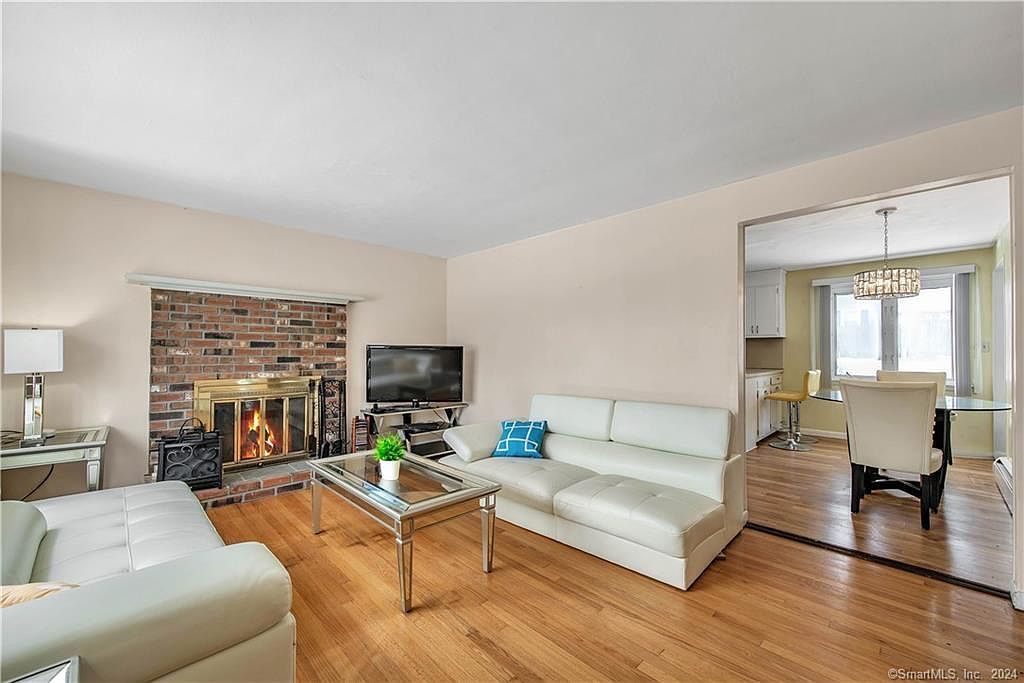 115 Rosemary Ln Bristol, CT 06010 - Thumbnail 4