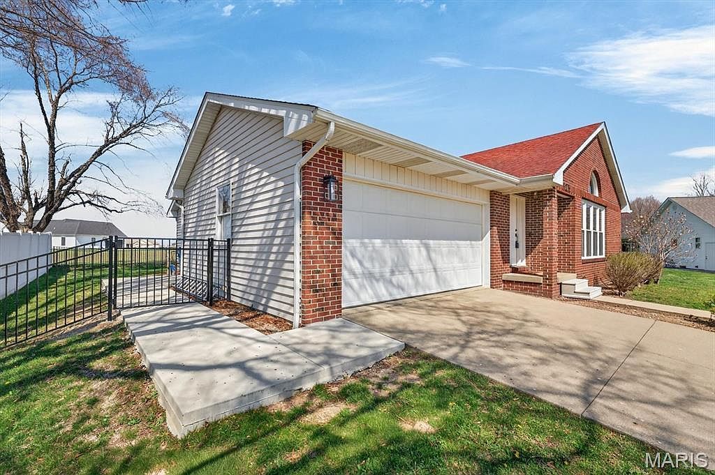 625 Christopher Ln New Baden, IL 62265 - Thumbnail 4