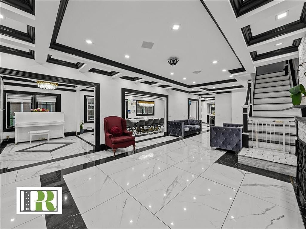 1024 E 26th St Brooklyn, NY 11210 - Thumbnail 4