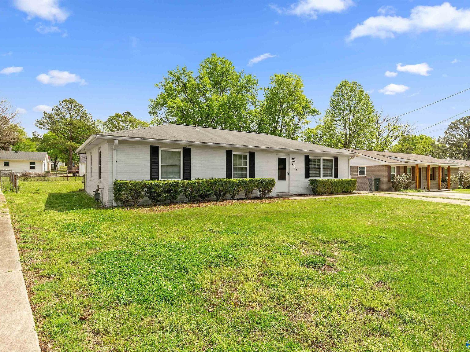 2406 Yorkshire Dr SW Huntsville, AL 35803 - Thumbnail 4