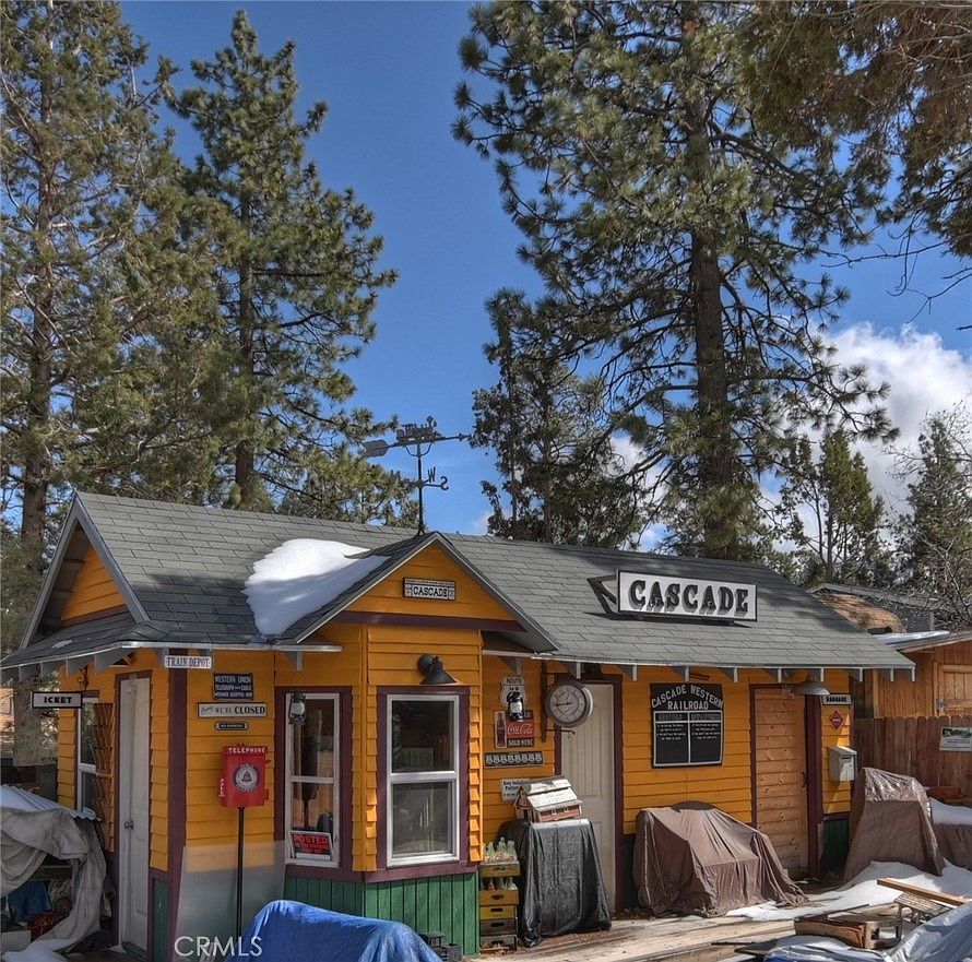 581 Highland Ln Sugarloaf, CA 92386 - Thumbnail 4