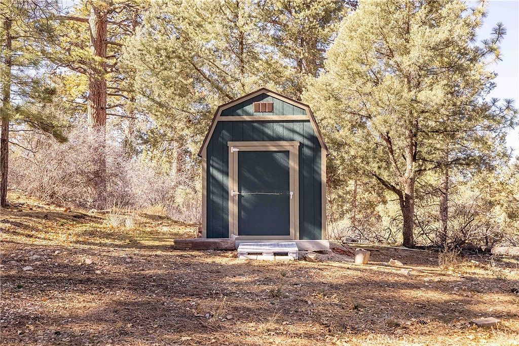 1110 Central Ln Big Bear City, CA 92314 - Thumbnail 4