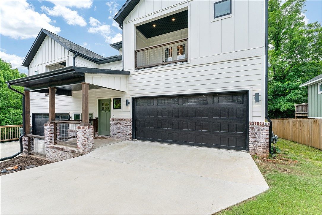 215 E Center St Fayetteville, AR 72701 - Thumbnail 4